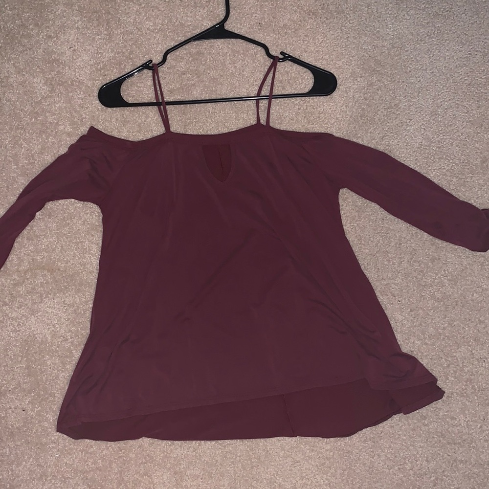 Off the shoulder, maroon top